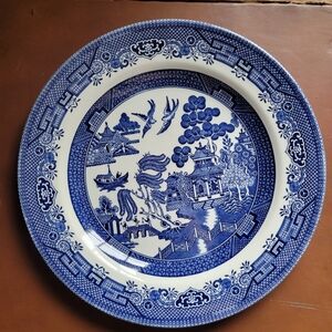 Blue Willow 10-1/8" Dinner Plate excellent condition Made In England